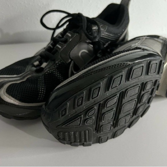 Nike Air Max 90 Black and Silver Women's Size 8 Running Shoes - Picture 4 of 6